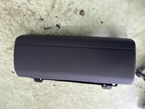 Land Rover Discovery L462 2017-on Glove Box