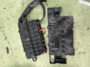 Land Rover Discovery L462 2017-on Interior Junction Fuse Block (LH Side)