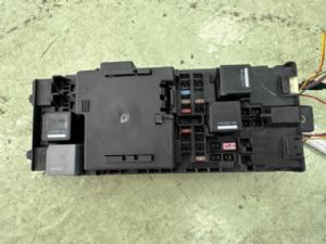 Land Rover Discovery L462 2017-on Interior Fuse Box