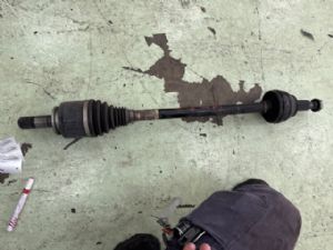 Land Rover Discovery L462 2017-on LR Driveshaft