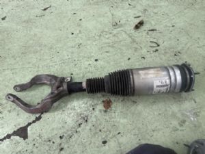 Land Rover Discovery L462 2017-on LF Air Absorber