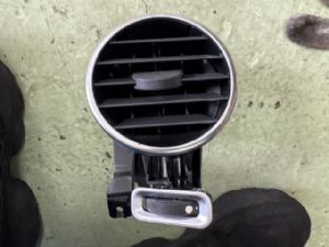 Land Rover Discovery L319 LR4 2009-2016 Dash Vent Surround LH