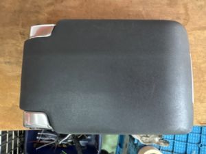 Land Rover Discovery L319 LR4 2009-2016 Centre Console Lid (Catch Only)