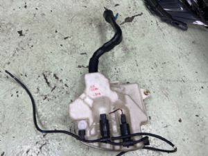 Land Rover Discovery L319 LR4 2009-2016 Front Washer Bottle