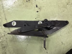 Land Rover Discovery L319 LR4 2009-2016 R Bonnet Hinge 