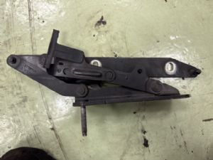 Land Rover Discovery L319 LR4 2009-2016 L Bonnet Hinge 
