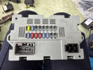 Land Rover Discovery L319 LR4 2009-2016 Interior Fuse Box