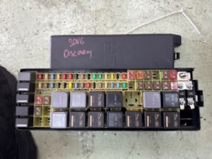 Land Rover Discovery L319 LR4 2009-2016 Fuse Box