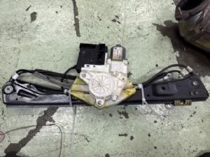 Volkswagen Jetta 1K5 2005-2011 RF Door Regulator Motor