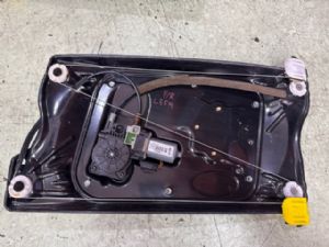 Land Rover Freelander 2 L359 2009-2011 RF Door Regulator Motor