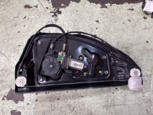 Land Rover Freelander 2 L359 2009-2011 LR Door Regulator Motor
