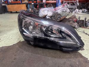 Peugeot 3008 II 2016-2018 R Headlight (Halogen)