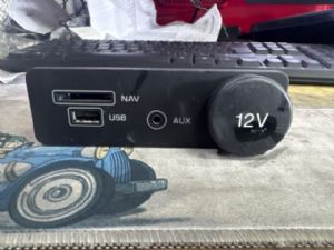 Jaguar XE Series X760 2015-2017 USB Charger Port