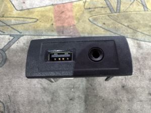 Mercedes-Benz Vito W447 2014-2017 USB Charger Port