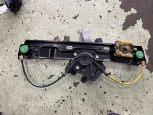 Land Rover Range Rover Evoque L538 2012-2018 LR Door Regulator Motor