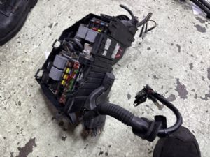 Land Rover Range Rover Evoque L538 2012-2018 Battery Fuse Box