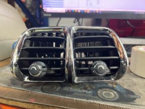 Mini Clubman 1972 Dash Vent Surround Centre