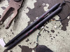 Mercedes-Benz GLA180 X156 2014-2016 Tailgate Struts (Set)