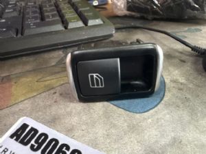 Mercedes-Benz GLA180 X156 2014-2016 LR Window Switch