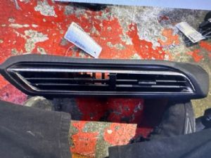 Peugeot 5008 2017-on Dash Vent Surround Centre