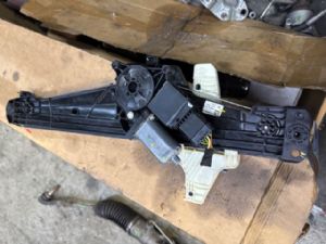 Opel Grandland X 2017-2021 LR Door Regulator Motor