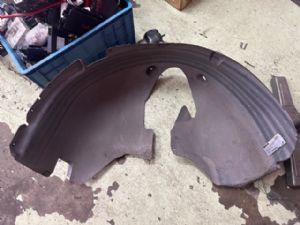 Porsche Cayenne 955 2003-2007 LF Guard/Fender to Cowl Side Seal