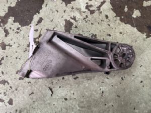 Porsche Cayenne 955 2003-2007 Right Engine Mount