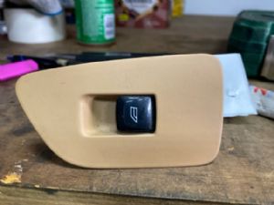 Volvo S90 V90 2017-On LF Window Switch