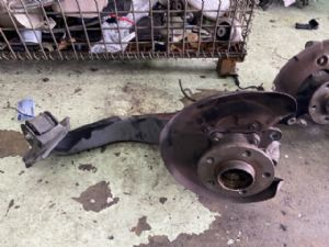 Mini Countryman F60 2017-2019 LR Knuckle