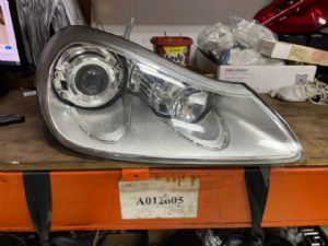 Porsche Cayenne 955 2003-2007 R Headlight (Halogen)