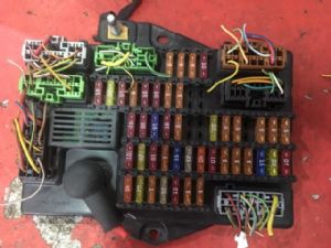 Jaguar XJ Series XJ 8 Interior Fuse Box