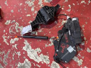 Jaguar XE Series X760 2015-2017 LR Door Actuator