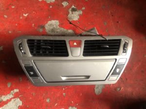 Citroen C4 Grand Picasso 2009-2012 Dash Vent Surround Centre