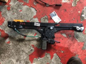 BMW 216i F45 lci RF Door Regulator Motor