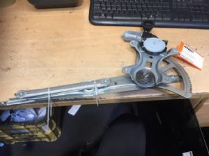 Lexus RX350 GSU35R LF Door Elec Regulator