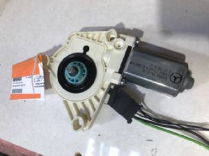 Mercedes-Benz ML W164 2006-2011 RF Door Regulator Motor