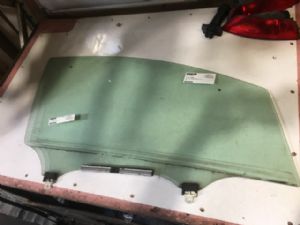 Toyota Auris E152 2006-2012 RF Door Glass
