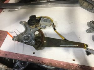 Toyota Landcruiser100 UZJ100 03/98-10/07 LR Door Elec Regulator