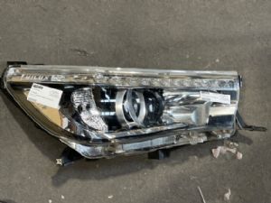 Toyota Hilux GUN126 4wd 05/15- onwards R Headlight