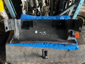 Ford Everest U375/UA 2015-on Front Air Guide