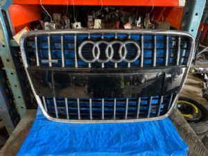 Audi Q7 4.5L 2011-2015 Front Bumper Grille