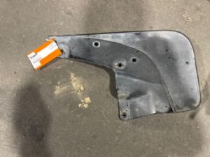 Toyota Hilux TGN120 LF Mudflap