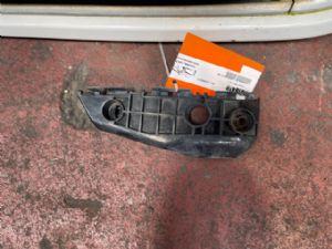 Toyota Auris E152 2006-2012 RF Bumper Retainer