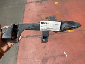 Toyota Prado RZJ120 02/03-10/04 LF Bumper Retainer