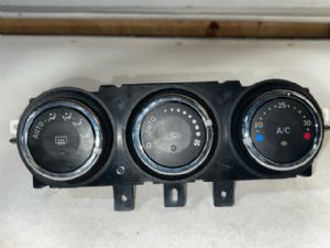 Mazda Verisa DC 2WD 01/04 on Heater Controls