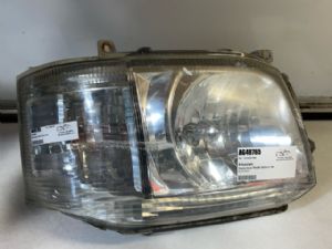 Toyota Hiace TRH201 03/05-on R Headlight