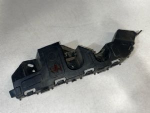Holden Trax 2016-on RF Bumper Retainer