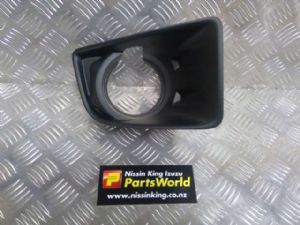 Isuzu D Max TFS85 4WD 2012-12/2015 R Spotlight Bezel