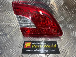Nissan Bluebird Sylphy B17 2012-2016 L Boot Lid Garnish
