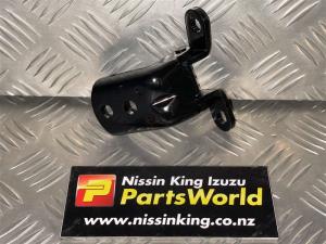 Nissan Navara D40 VSK 05/2010-2015 RF Door Top Hinge